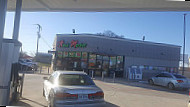 Kwik Market outside