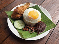 Nasi Lemak Kukus Daun Pisang Bonda inside