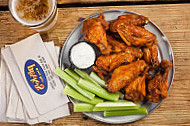 Pluckers Wing food