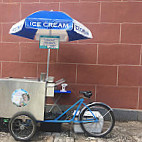 Quintin's Ice Cream outside