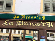 La Brass'rY outside