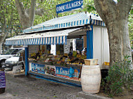 Café De La Bourse outside