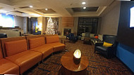 Bistro Courtyard By Marriott inside