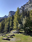 Rifugio Oltradige Uberetscherhutte outside