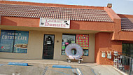 Lollies Donuts outside