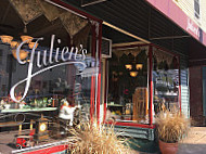 Julien's Breakfast Place outside