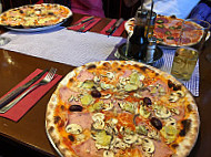 Pizzeria Capriola food