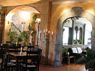 Oliveto Cuisine Mediterranee inside