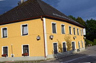 Gasthaus Hilmbauer outside