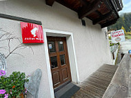 Gasthaus Vinaders outside