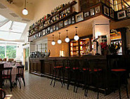 CT Brasserie inside