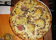 Ze Pizza Home food