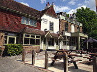 The Queen's Head outside