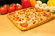 Snappy Tomato Pizza food