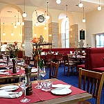 Fleming's Brasserie & Wine Bar im Intercity Hotel München inside
