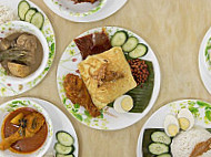 Daporr Akak Gemok's food