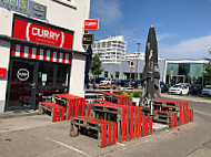 Curry Constanz outside