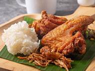 Deep-fried Chicken With Sticky Rice Phsar Leu food