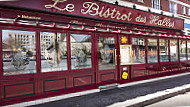 Le Bistrot des Halles outside