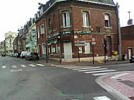 Cafe le Saint Patrick outside