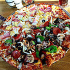 Round Table Pizza food