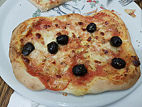Pizza Carina Pizzeria food