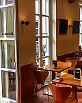 LOMO Buchbar-Lounge-Restaurant inside