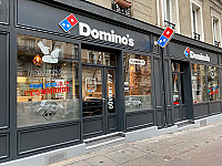 Domino's Pizza Paris 2 outside