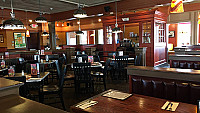 Uno Pizzeria Grill Springfield Boston Road inside