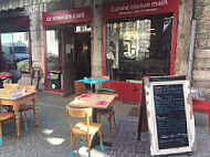 Le Simone's Café inside