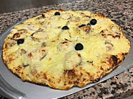 Tutti Pizza food