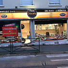 Le Délice Pizza outside