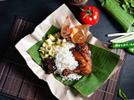 Nasi Kukus Ayam Berempah Jelapang food