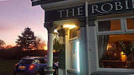 The Robin Hood Inn outside