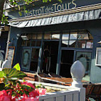 Bistrot Des Tours outside