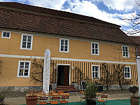 Gasthof Zum Hirsch inside