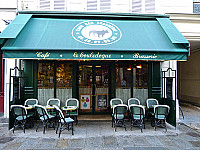 Le Bouledogue Restaurant Cafe & Brasserie inside
