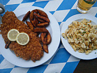 Bayrisches Schnitzel- & Hendlhaus food