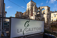 La Galletoire outside