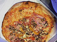Pizza Da Giovanni food