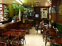 Le Bouledogue Restaurant Cafe & Brasserie inside