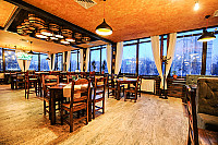 Ressu Restaurant & Lounge inside