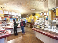 Heller's Vegetarisches Restaurant & Cafe inside