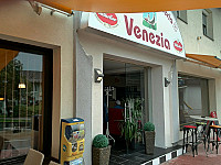 Pizzeria Venezia outside