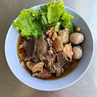 Rote Yiam Beef Noodle inside