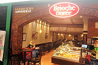 Brioche Doree inside