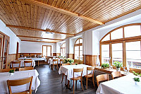 Hotel Breithorn Restaurant inside