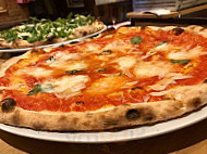 Pizza La Margherita food