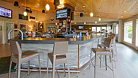 Par 4 Bistro inside