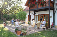 Schmidts Café Garten inside